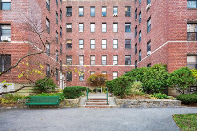 212 Larchmont Acres West 2B, Larchmont, NY 10538