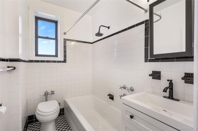 212 Larchmont Acres West 2B, Larchmont, NY 10538