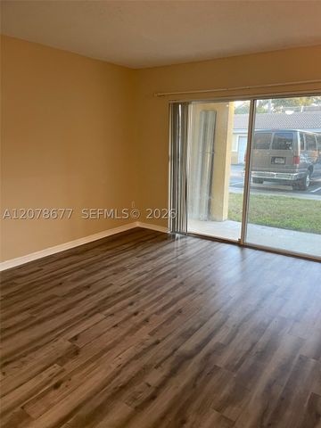 2640 S University Dr 113, Davie, FL 33328