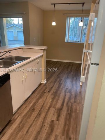 2640 S University Dr 113, Davie, FL 33328