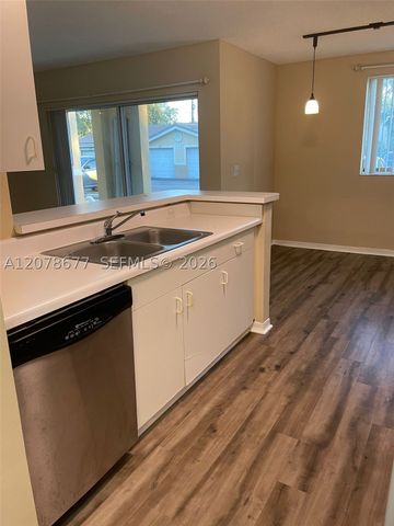 2640 S University Dr 113, Davie, FL 33328
