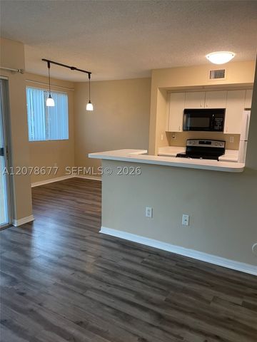 2640 S University Dr 113, Davie, FL 33328