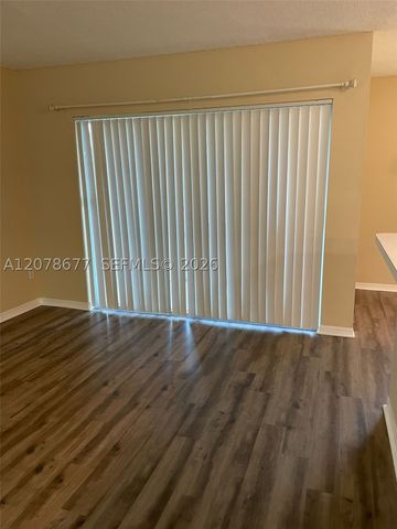 2640 S University Dr 113, Davie, FL 33328