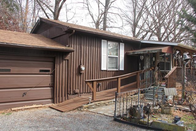 42 Edgeway Drive, Lynchburg, VA 24502