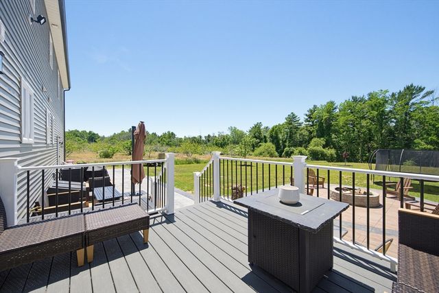 1479 Main St, Acushnet, MA 02743