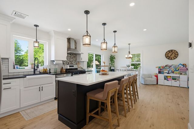 1479 Main St, Acushnet, MA 02743