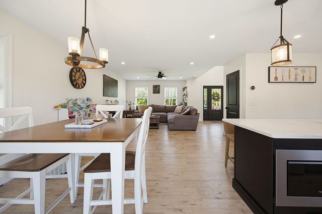 1479 Main St, Acushnet, MA 02743