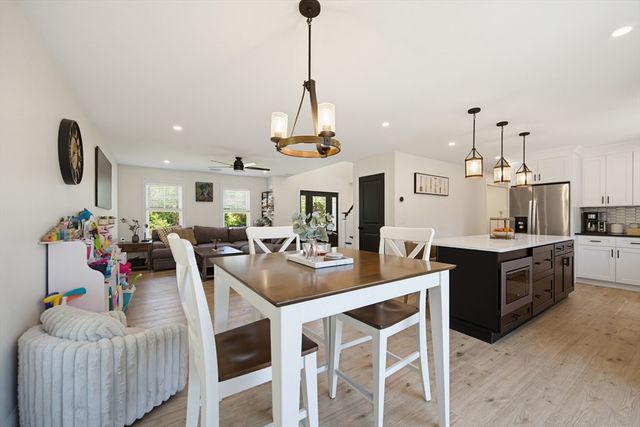 1479 Main St, Acushnet, MA 02743