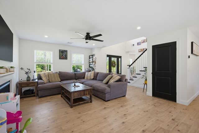 1479 Main St, Acushnet, MA 02743