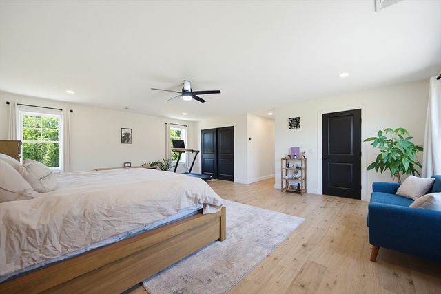 1479 Main St, Acushnet, MA 02743