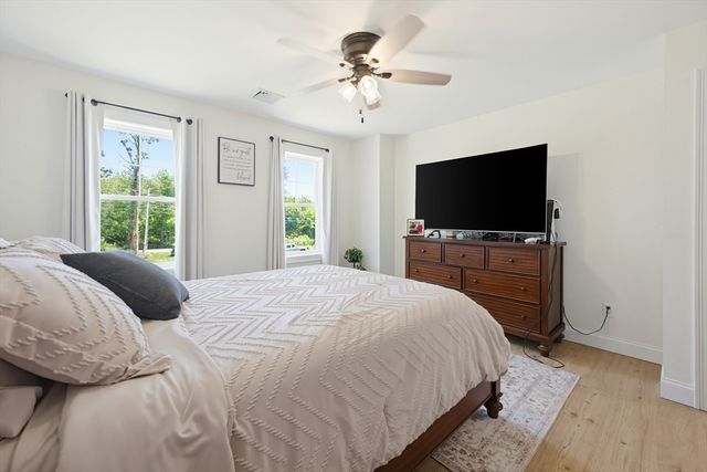 1479 Main St, Acushnet, MA 02743