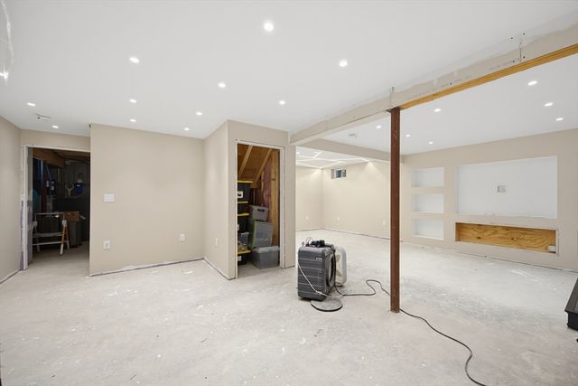 1479 Main St, Acushnet, MA 02743