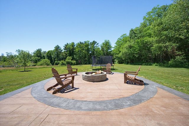 1479 Main St, Acushnet, MA 02743