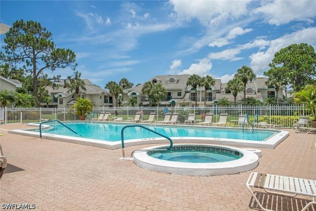 81 EMERALD WOODS DR M8, Naples, FL 34108
