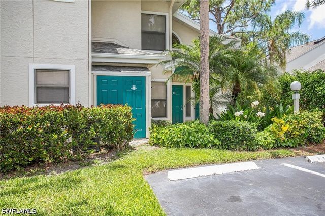 81 EMERALD WOODS DR M8, Naples, FL 34108
