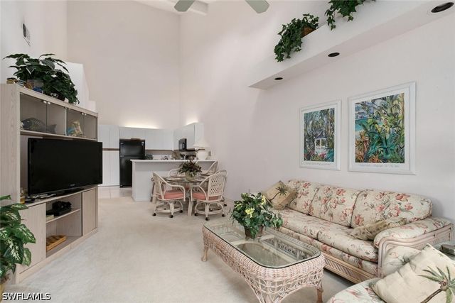 81 EMERALD WOODS DR M8, Naples, FL 34108