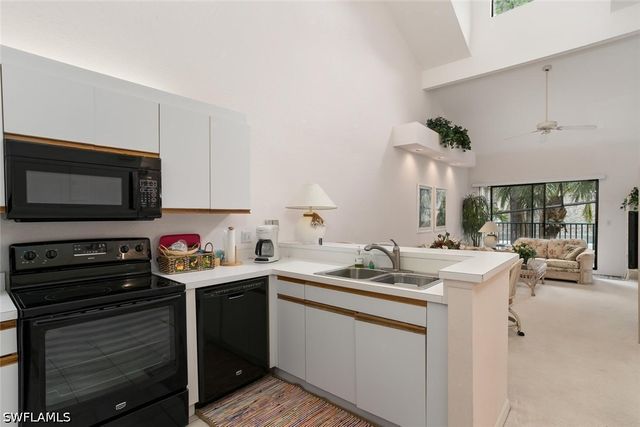 81 EMERALD WOODS DR M8, Naples, FL 34108
