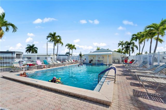 11791 Papershell DR, Fort Myers, FL 33908