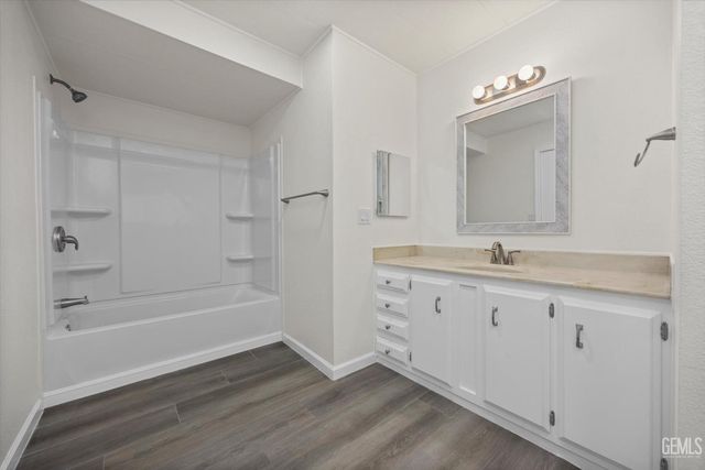 118 Cedarwood Lane, Bakersfield, CA 93308