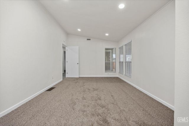 118 Cedarwood Lane, Bakersfield, CA 93308