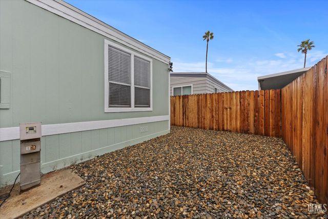 118 Cedarwood Lane, Bakersfield, CA 93308