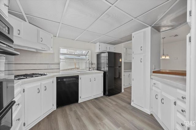 118 Cedarwood Lane, Bakersfield, CA 93308