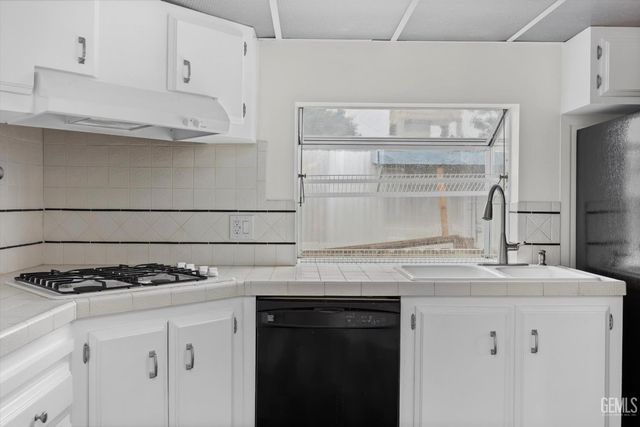 118 Cedarwood Lane, Bakersfield, CA 93308