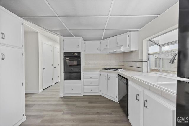 118 Cedarwood Lane, Bakersfield, CA 93308