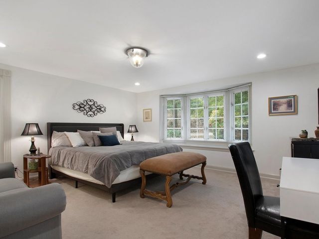 1850 N Mulford Road, Rockford, IL 61107