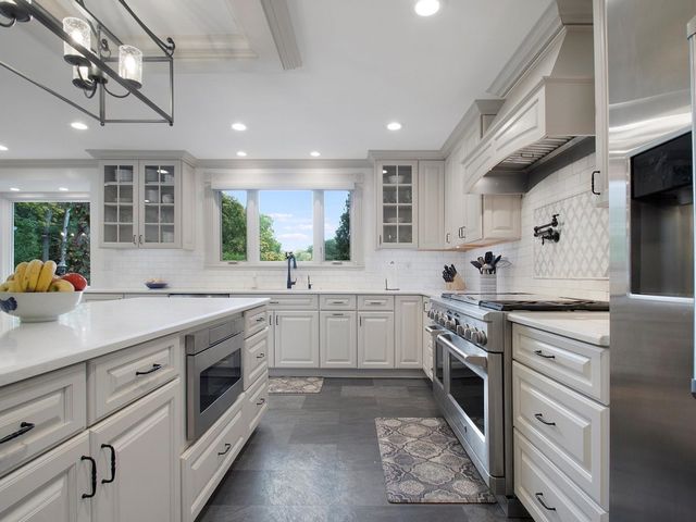 1850 N Mulford Road, Rockford, IL 61107