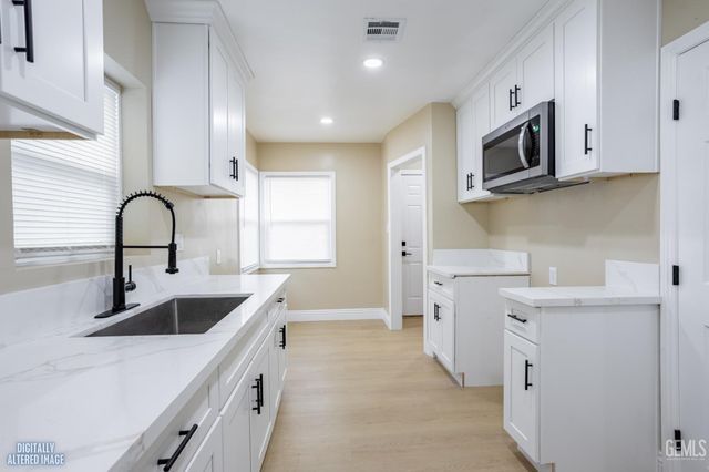 515 Woodrow Avenue, Bakersfield, CA 93308