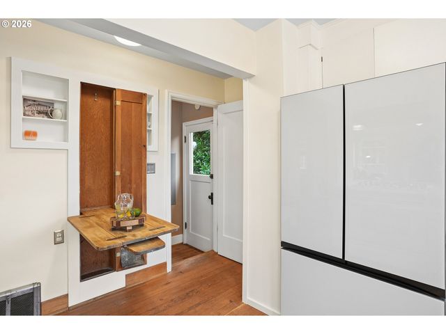 120 Ne BEYRL Ter, Portland, OR 97220