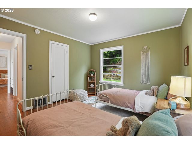 120 Ne BEYRL Ter, Portland, OR 97220