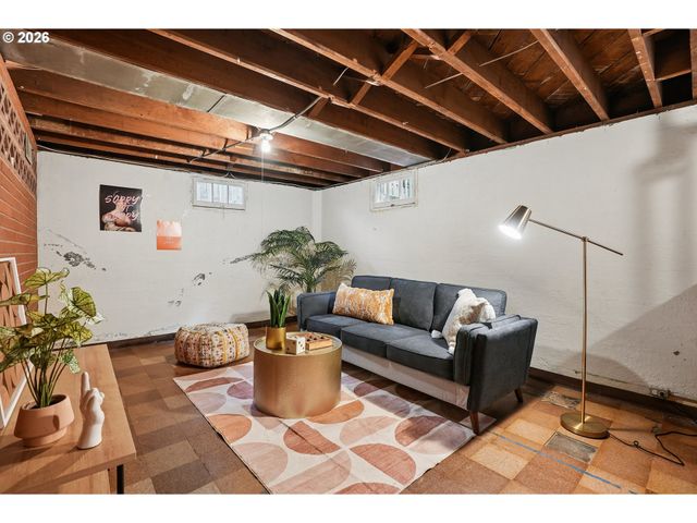 120 Ne BEYRL Ter, Portland, OR 97220