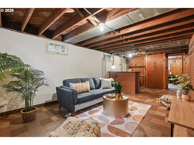 120 Ne BEYRL Ter, Portland, OR 97220