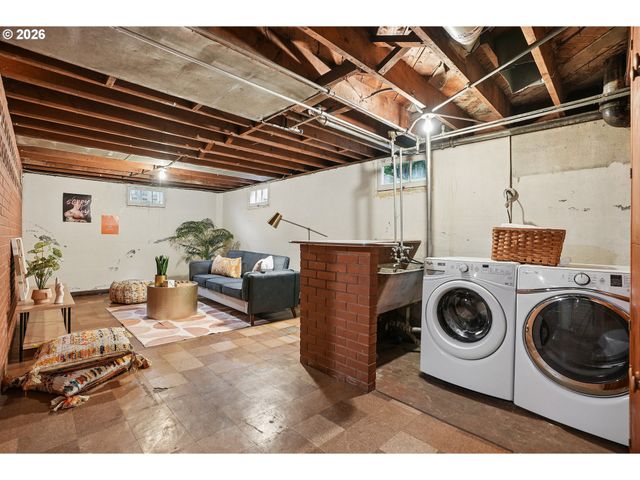 120 Ne BEYRL Ter, Portland, OR 97220