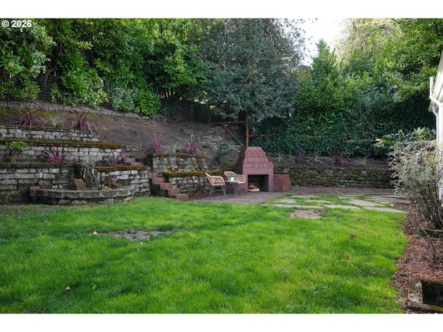 120 Ne BEYRL Ter, Portland, OR 97220