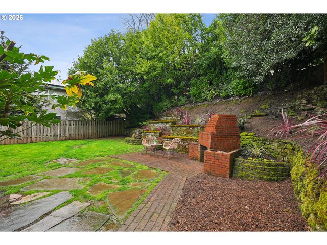 120 Ne BEYRL Ter, Portland, OR 97220