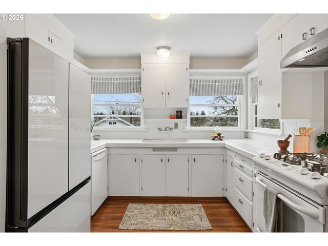 120 Ne BEYRL Ter, Portland, OR 97220