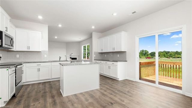 2712 Luxborough Lane, Mebane, NC 27302