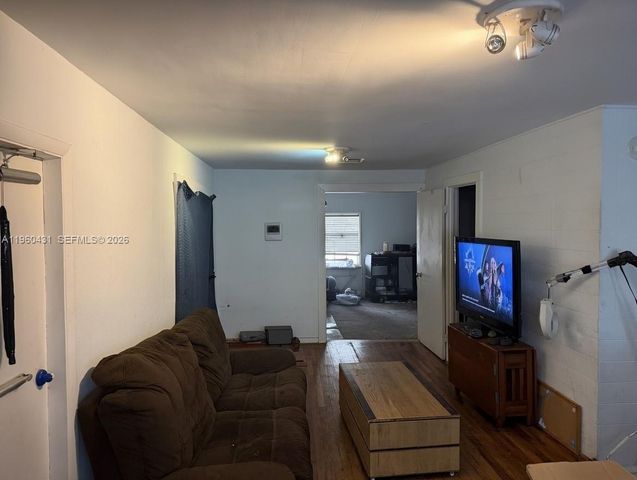 1568 NE 35th St, Oakland Park, FL 33334