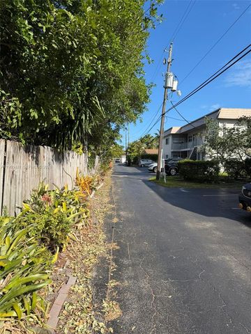 1568 NE 35th St, Oakland Park, FL 33334