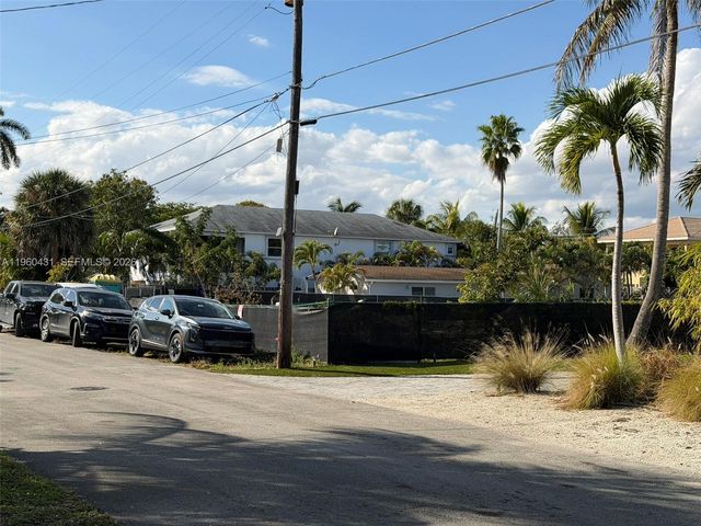 1568 NE 35th St, Oakland Park, FL 33334