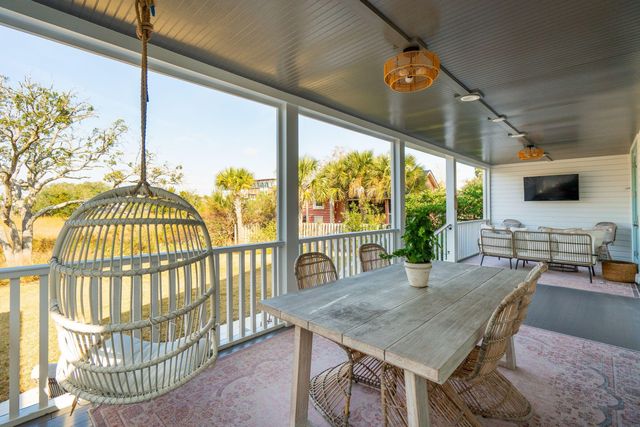 212 Live Oak Drive, Mount Pleasant, SC 29464