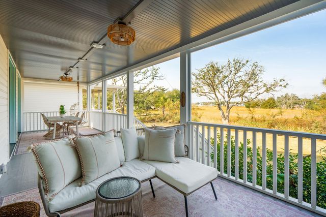 212 Live Oak Drive, Mount Pleasant, SC 29464
