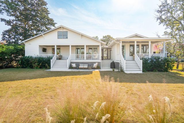 212 Live Oak Drive, Mount Pleasant, SC 29464