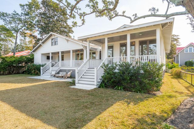 212 Live Oak Drive, Mount Pleasant, SC 29464
