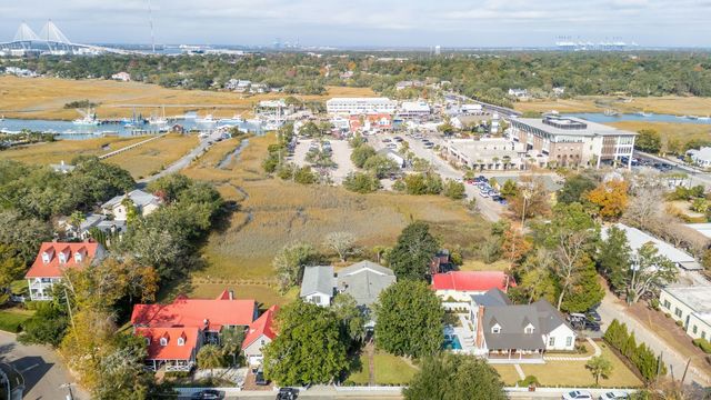 212 Live Oak Drive, Mount Pleasant, SC 29464