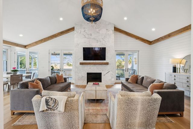 212 Live Oak Drive, Mount Pleasant, SC 29464