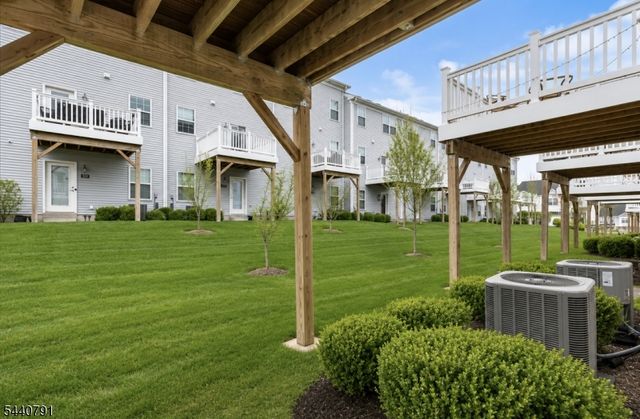 309 Saratoga Ct, Branchburg Twp., NJ 08876